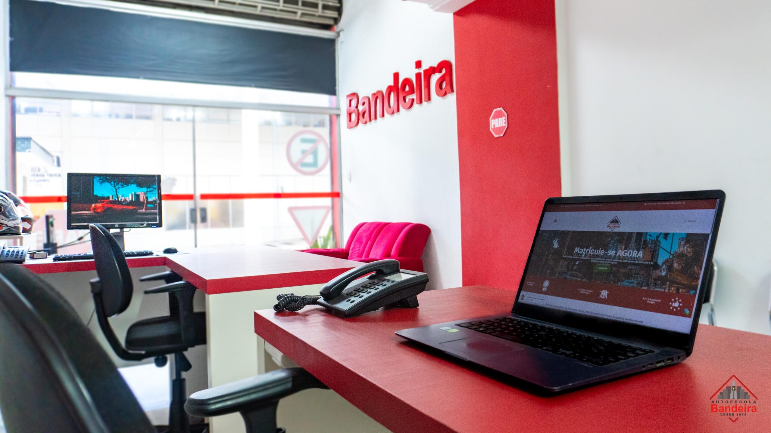 Fachada da Auto Escola Bandeira na Bela Vista